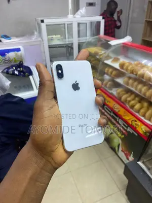 Apple iPhone XS 64 GB White