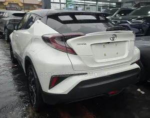 Toyota C-HR 2021 Pearl