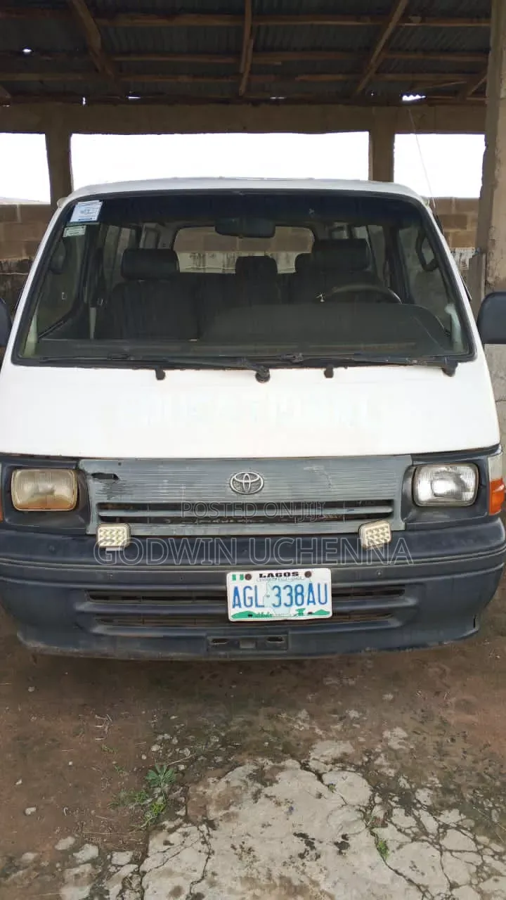 Toyota HiAce 1995 White
