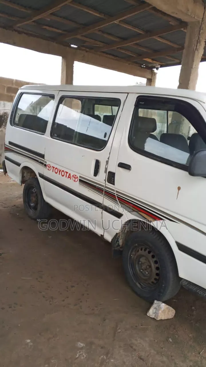 Toyota HiAce 1995 White