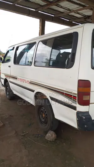 Toyota HiAce 1995 White