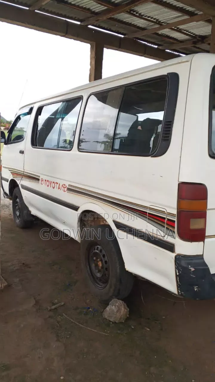 Toyota HiAce 1995 White