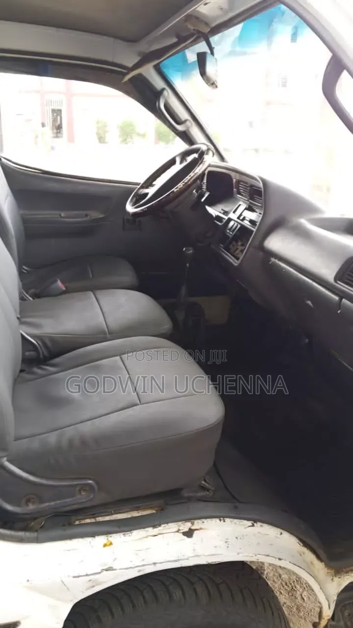Toyota HiAce 1995 White