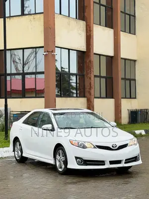 Toyota Camry SE Sport 4dr Sedan (2.5L 4cyl 6A) 2014 White