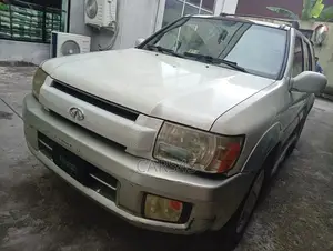 Infiniti QX4 2001 Gold