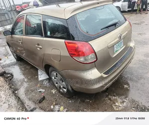 Toyota Matrix 2004 Gold