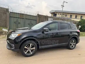 Toyota RAV4 XLE 4dr SUV (2.5L 4cyl 6A) 2018 Black