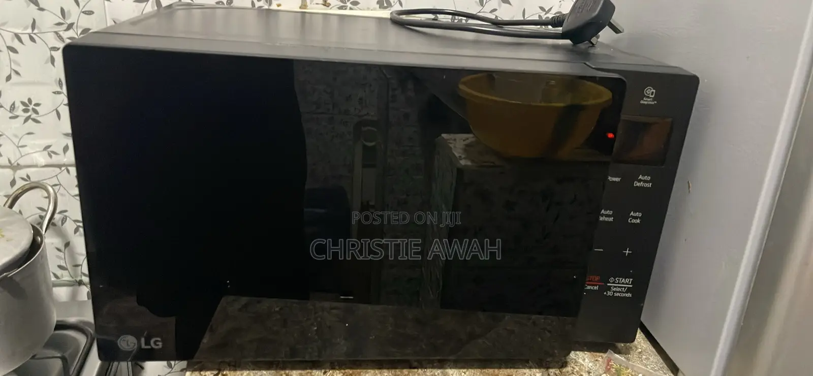 Black Neatly Used Microwave