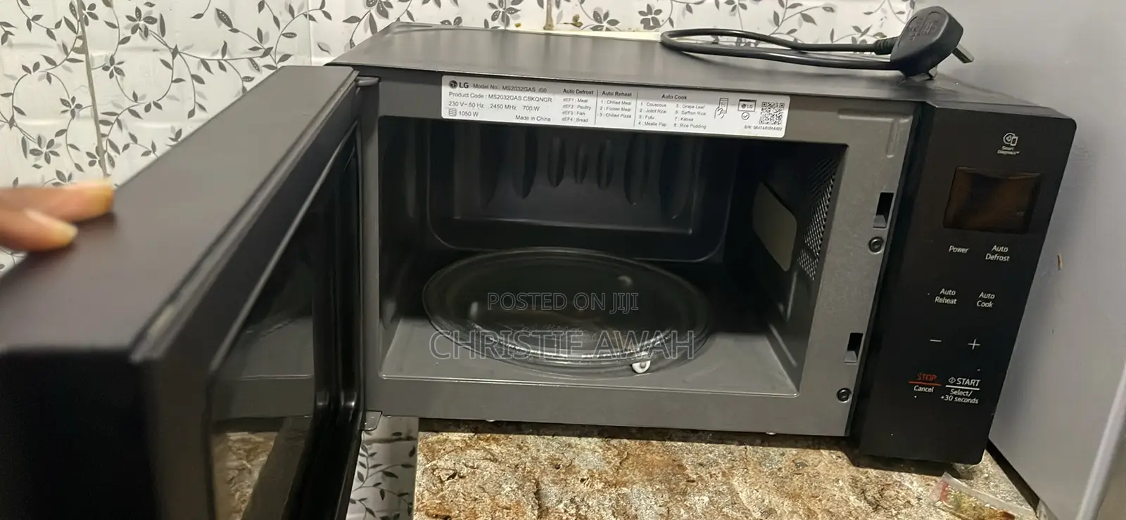 Black Neatly Used Microwave