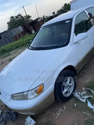 Toyota Camry LE 4dr Sedan (2.2L 4cyl 4A) 2000 White