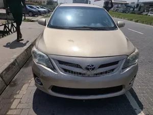 Toyota Corolla 2011 Gold