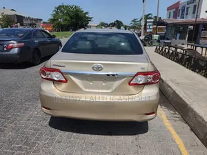 Toyota Corolla 2011 Gold