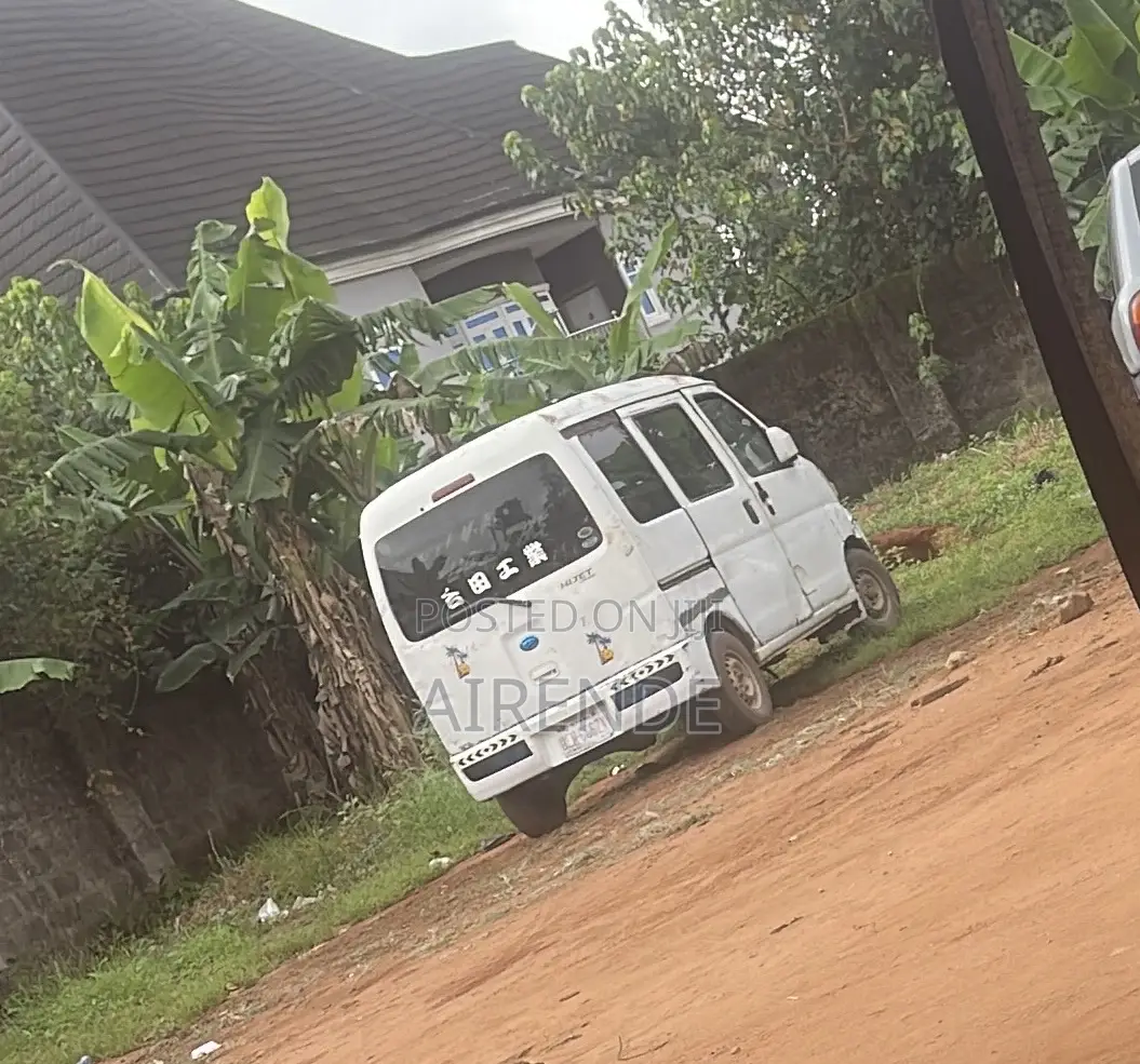 Chevrolet 3500 2018 White