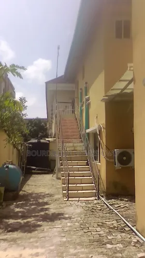 2bdrm Apartment in Lekki Phase 1 for rent