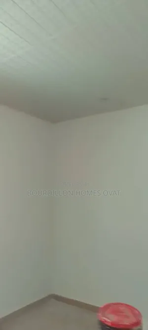 2bdrm Apartment in Lekki Phase 1 for rent