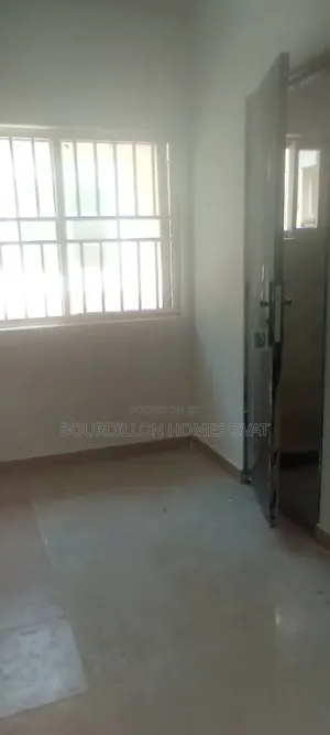 2bdrm Apartment in Lekki Phase 1 for rent