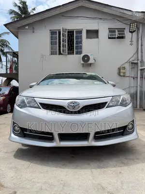 Toyota Camry SE V6 4dr Sedan (3.5L 6cyl 6A) 2012 Silver