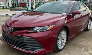 Toyota Camry XLE FWD (2.5L 4cyl 8AM) 2018 Red