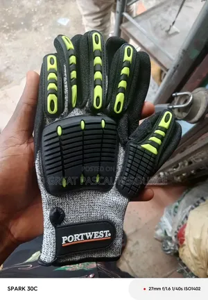 Port West Impact Glove