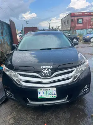Toyota Venza LE 2010 Black