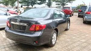 Toyota Corolla LE 4dr Sedan (1.8L 4 cyl 4A) 2009 Gray