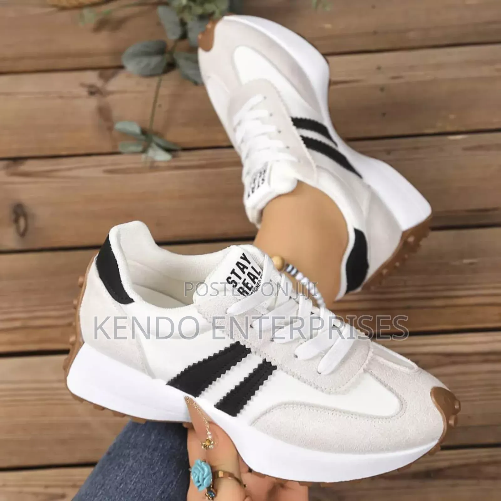 Wite Adidas Sneakers