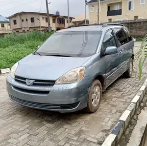 Toyota Sienna 2005 Blue