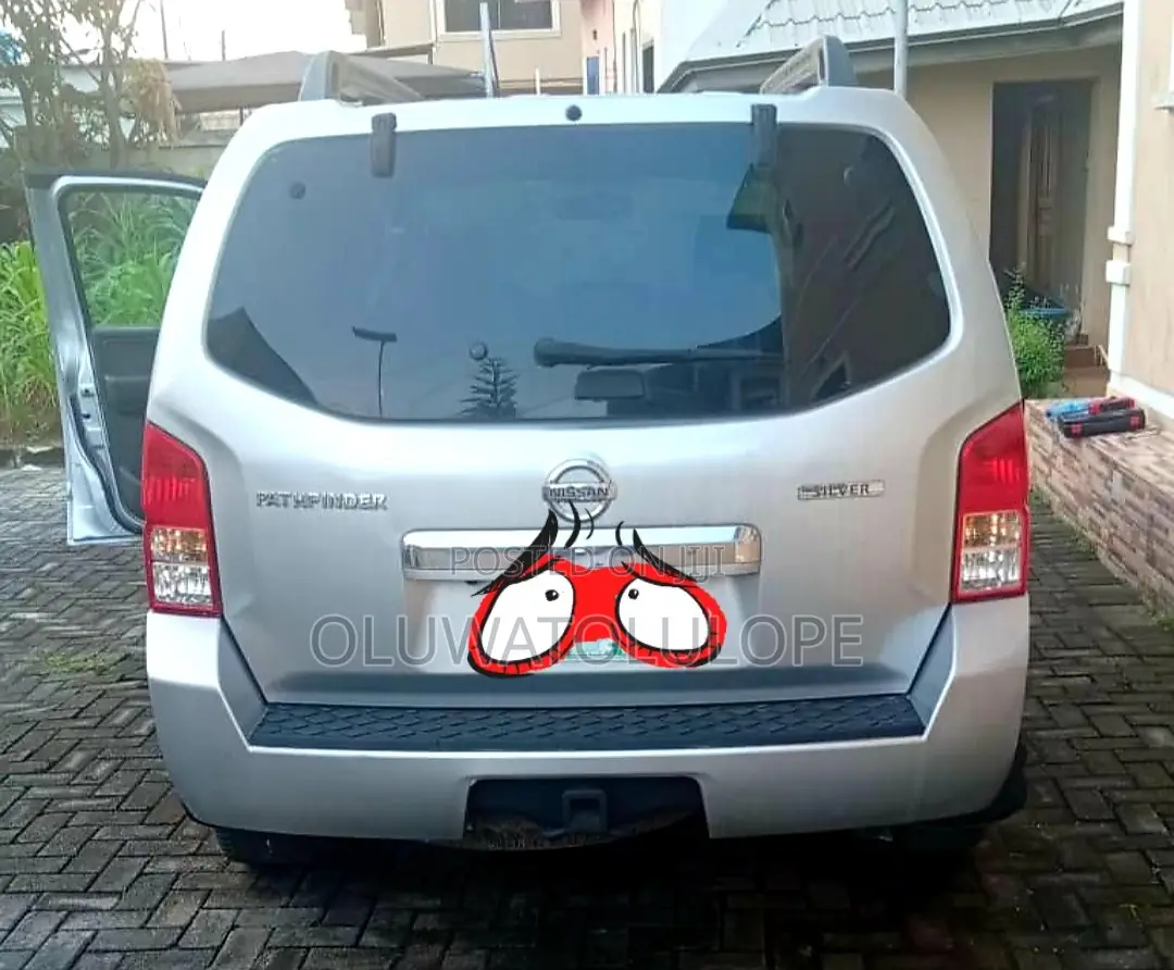 Nissan Pathfinder 2010 Silver