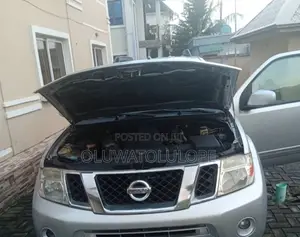 Nissan Pathfinder 2010 Silver