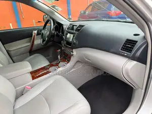 Toyota Highlander Limited 3.5l 4WD 2013 Silver