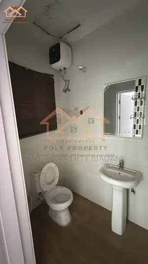 4bdrm Duplex in Jericho for rent