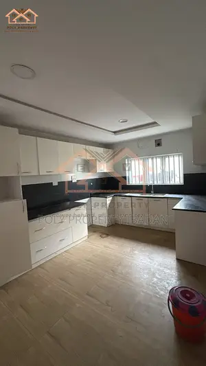 4bdrm Duplex in Jericho for rent