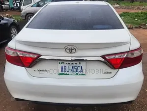 Toyota Camry XSE 4dr Sedan (2.5L 4cyl 6A) 2017 Off white