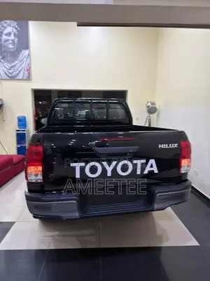 New Toyota Hilux 2025 Black