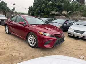 Toyota Camry 2018 Maroon