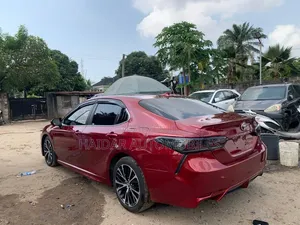 Toyota Camry 2019 Maroon