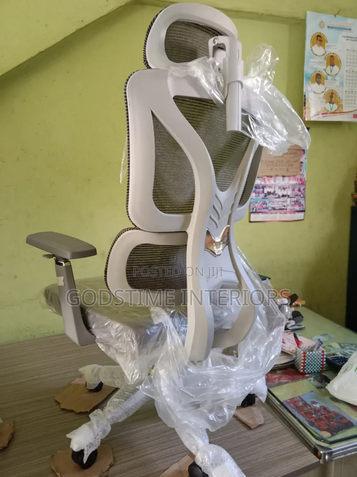 Ergonomic Mech Chair
