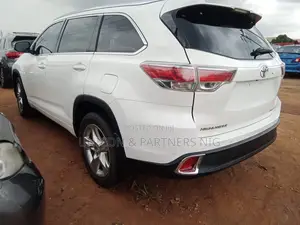 Toyota Highlander Limited 4dr SUV AWD (3.5L 6cyl 6A) 2015 White