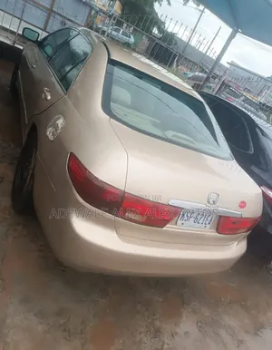 Honda Accord 2005 Gold