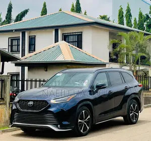 Toyota Highlander 2021 Blue
