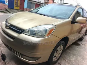 Toyota Sienna LE AWD 2005 Gold