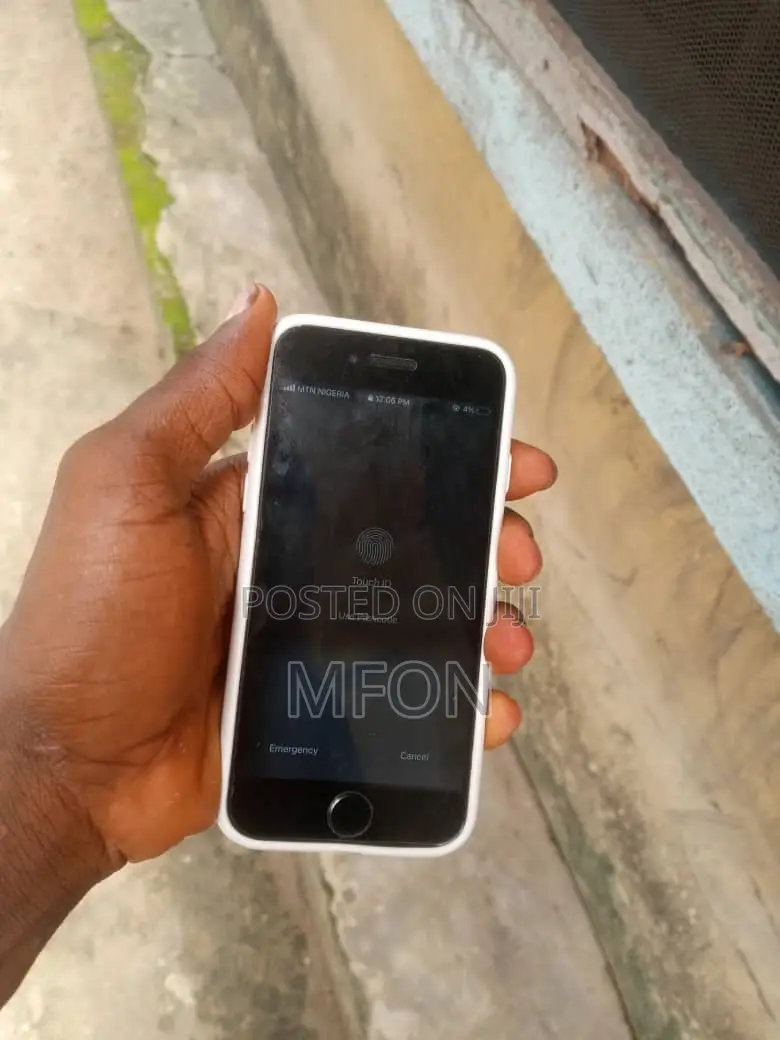 Apple iPhone 7 32 GB Black