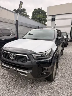 New Toyota Hilux 2025 Maroon