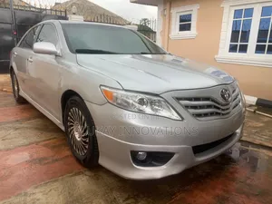 Toyota Camry SE 4dr Sedan (2.5L 4cyl 6AM) 2010 Silver