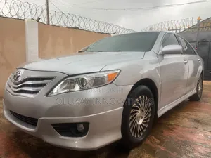 Toyota Camry SE 4dr Sedan (2.5L 4cyl 6AM) 2010 Silver