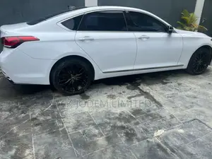 Hyundai Genesis 2015 White