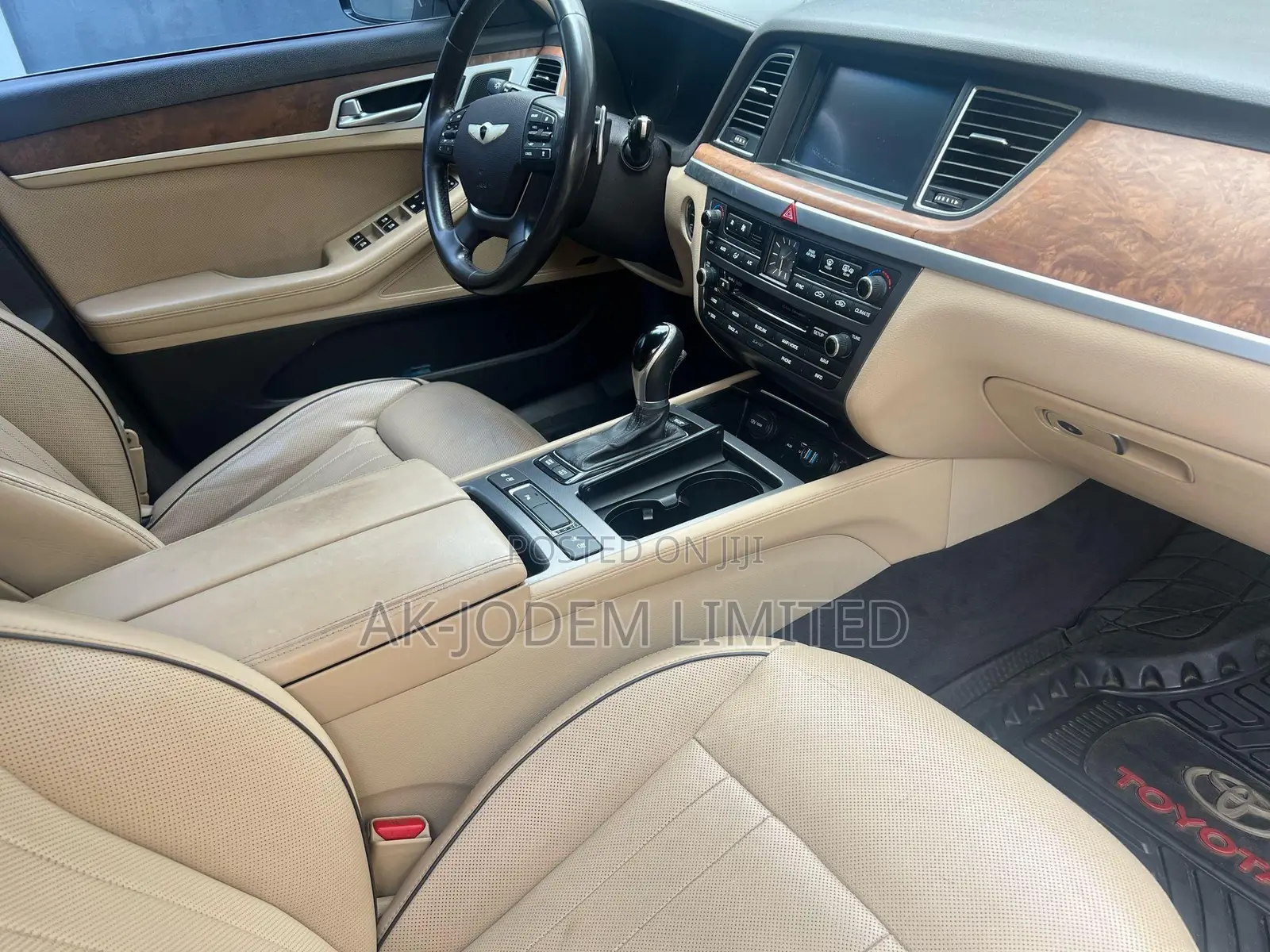 Hyundai Genesis 2015 White