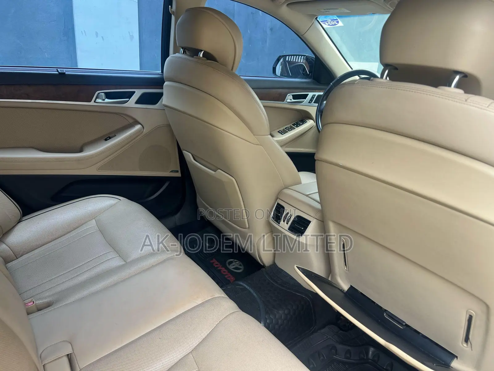 Hyundai Genesis 2015 White