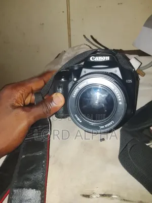 for Sale: Canon Eos 450d DSLR Camera (Classic Entry-Level Dslr)