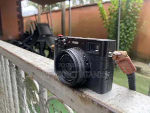 Fujifilm X100v